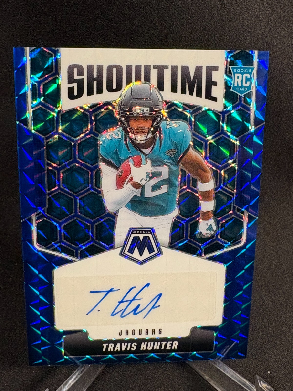 2025 Panini Mosaic Travis Hunter Showtime Signatures Blue Auto 50/99 RC SOS-THU