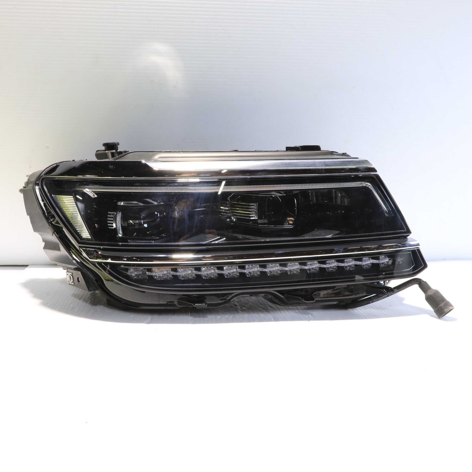 2018-2021 Volkswagen Tiguan LED Projector Right Side Headlight OEM 5NL941114A
