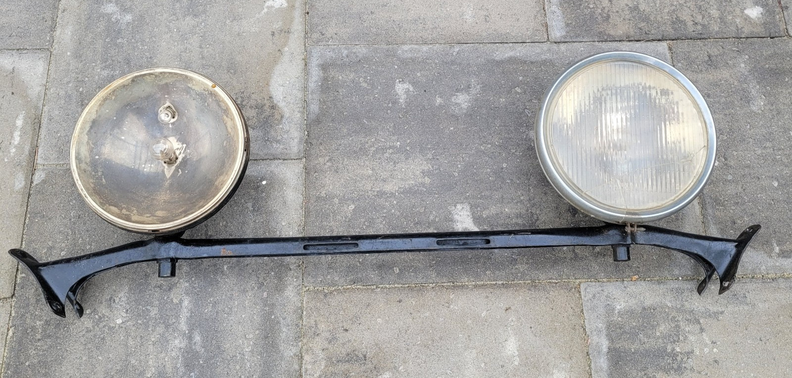 1929-30 Chevrolet Twilite Headlight Lamp Bar Guide Head Lamps Original