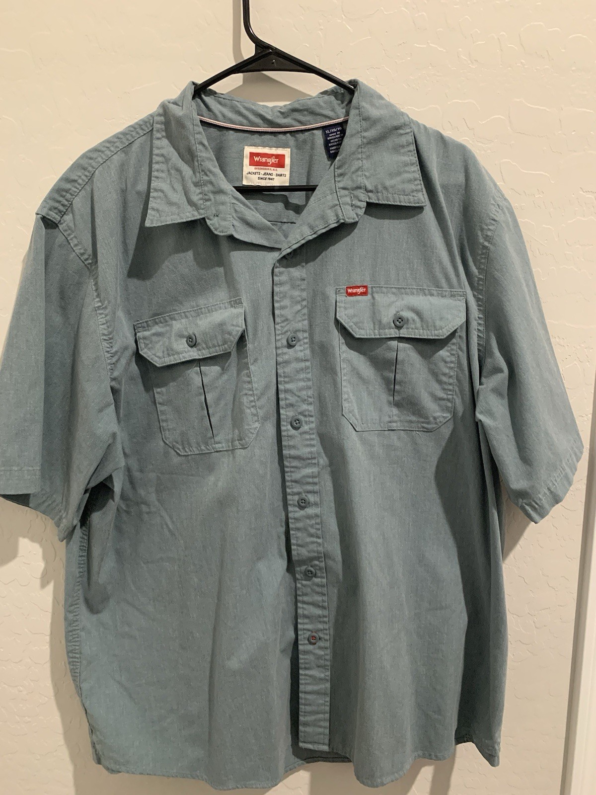 Wrangler Men\'s XL Blue Solid Short Sleeve Button-Up Shirt w/ Pockets, Point