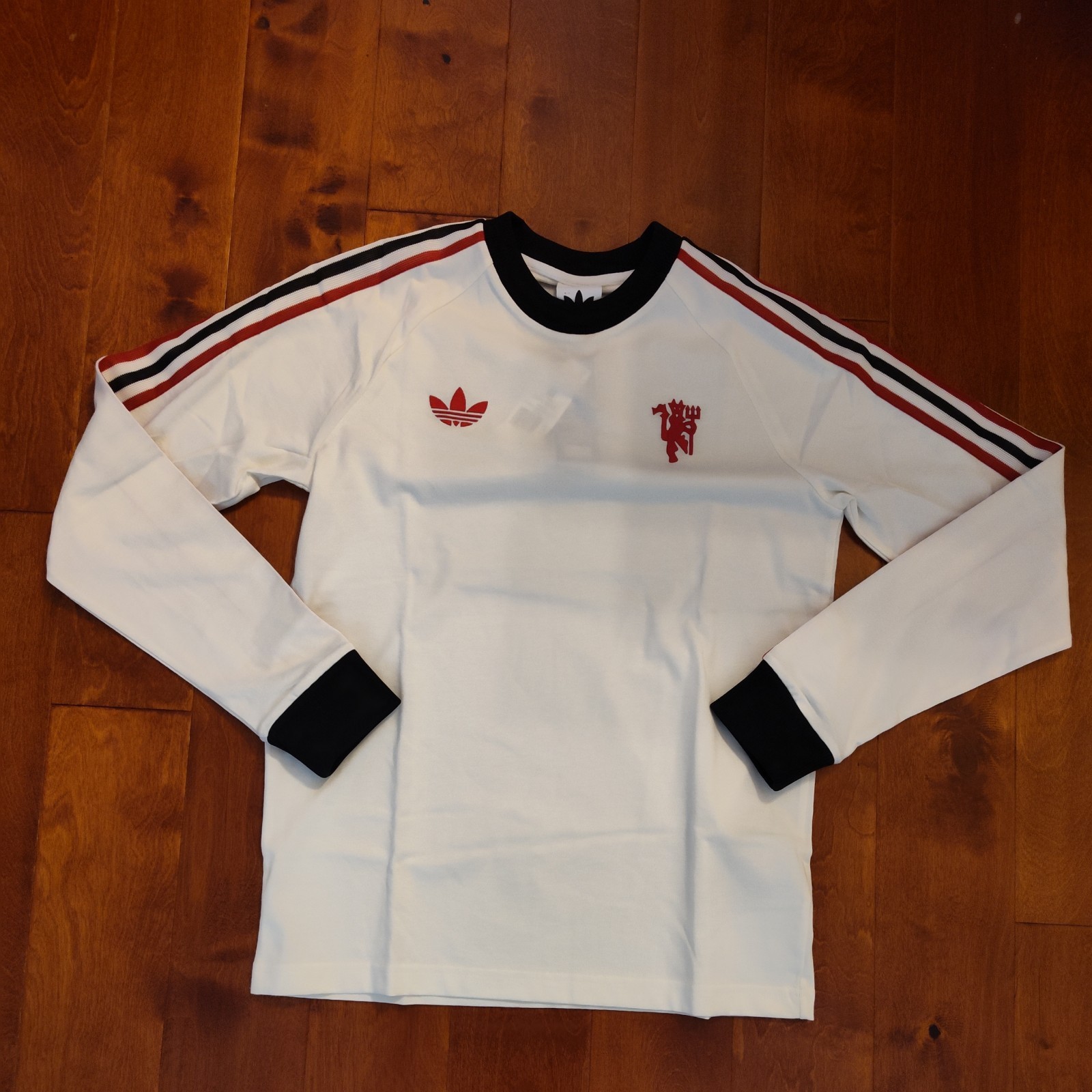 Adidas Originals Manchester United FC Soccer Long Sleeve Sweatshirt Men\'s M NWT Adidas Originals Manchester United FC Soccer Long Sleeve Sweatshirt Men\'s M NWT