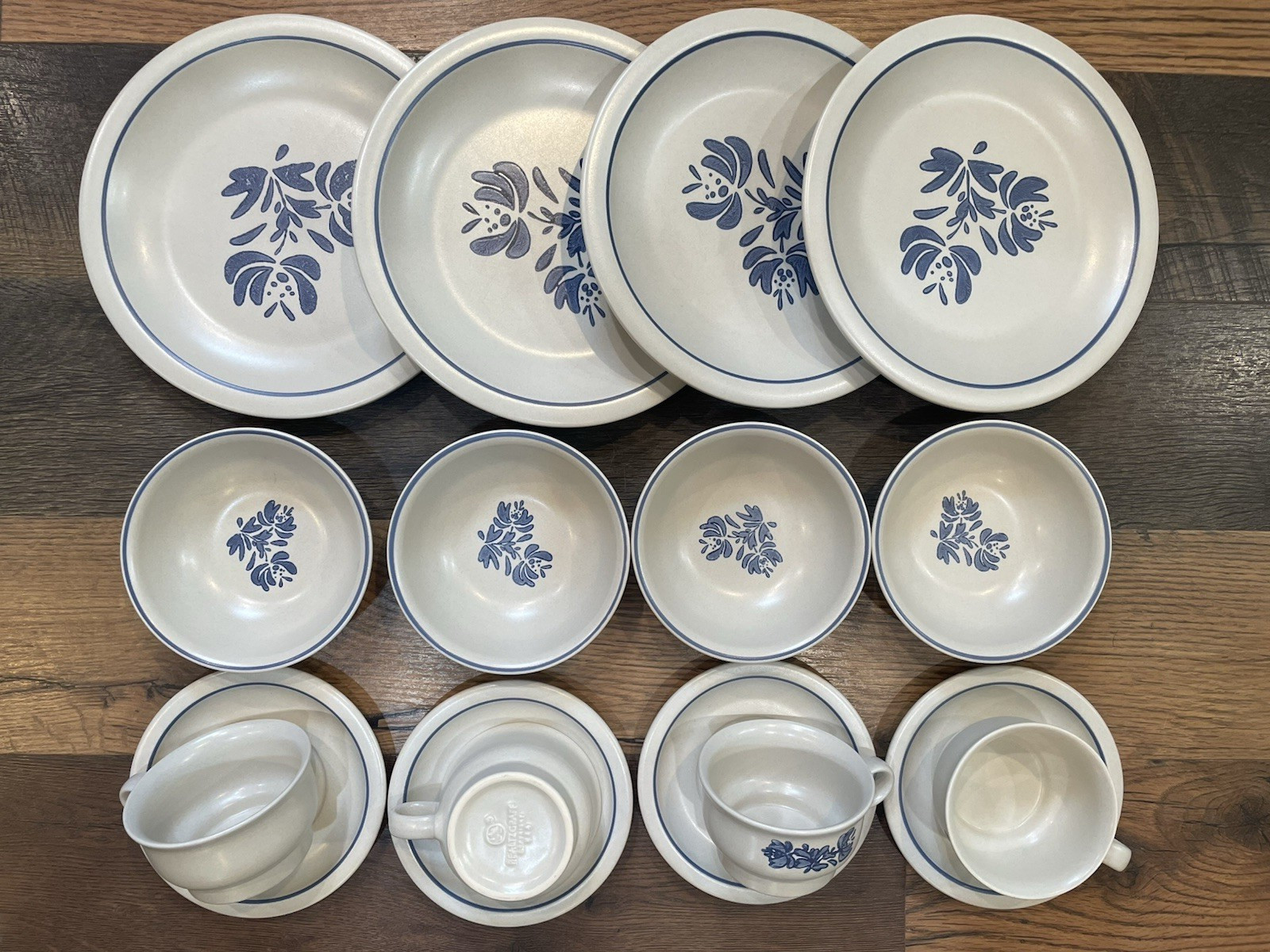 16 Pfaltzgraff YORKTOWNE 4 ea Dinner Plates Cereal Bowls Soup Cups Saucers Mugs 16 Pfaltzgraff YORKTOWNE 4 ea Dinner Plates Cereal Bowls Soup Cups Saucers Mugs