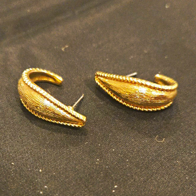Monet Vintage Gold Tone Earrings