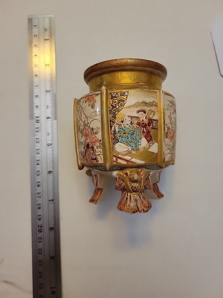 Exquisite Japanese Meiji Satsuma Tripod Jar Or Incense W/ Impeccable Decoration