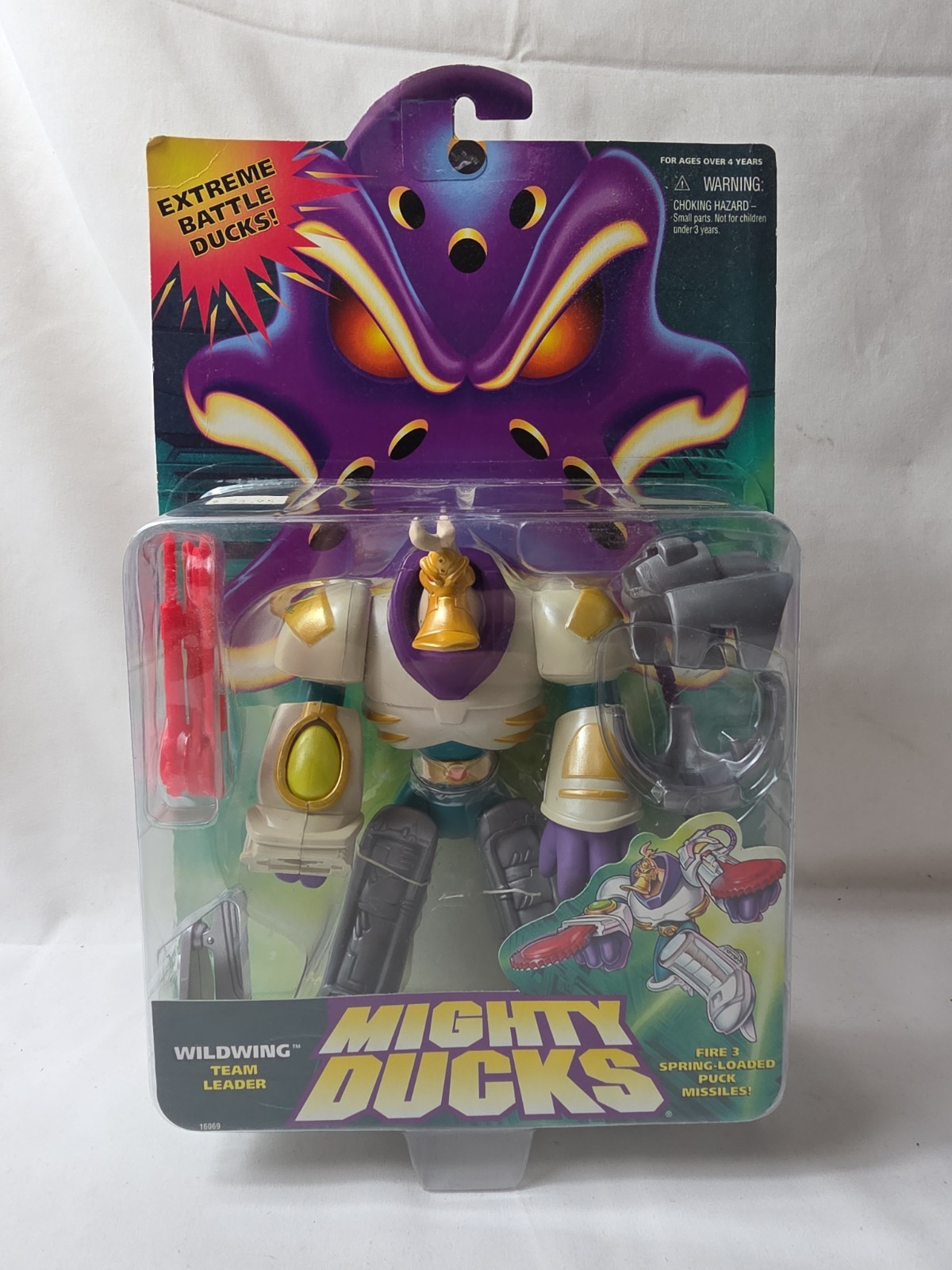 1996 Disney Mattel Mighty Ducks Wildwing Team Leader- Spring Loaded Puck Missile