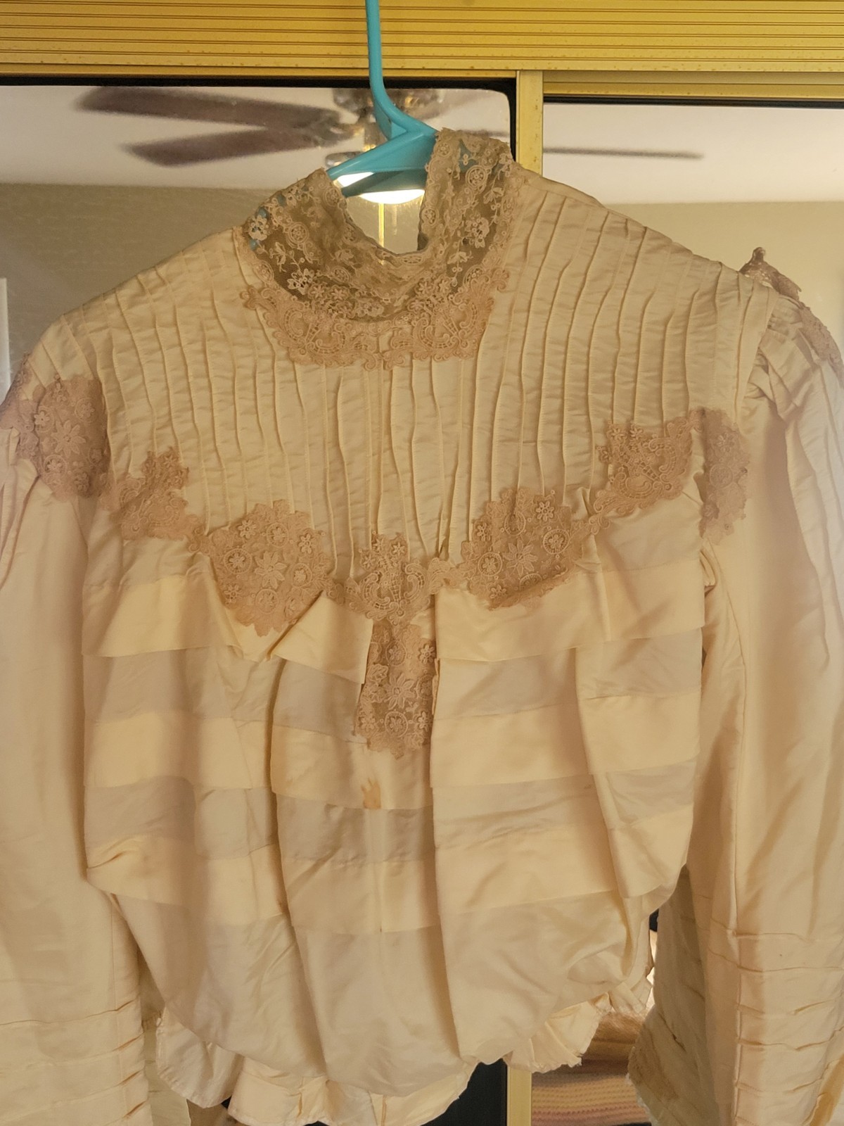 ANTIQUE EDWARDIAN BODICE TOP CREAM COLOR WITH LACE DETAILS AS IS COND XS ANTIQUE EDWARDIAN BODICE TOP CREAM COLOR WITH LACE DETAILS AS IS COND XS