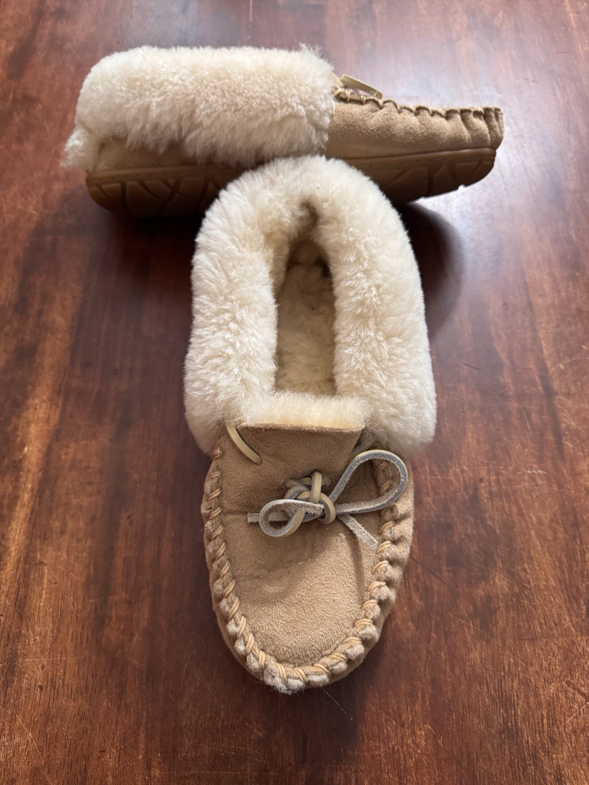 L.L.Bean Wicked Good Leather And Sherpa Overstuffed Moccasin Slipper Size 7 L.L.Bean Wicked Good Leather And Sherpa Overstuffed Moccasin Slipper Size 7