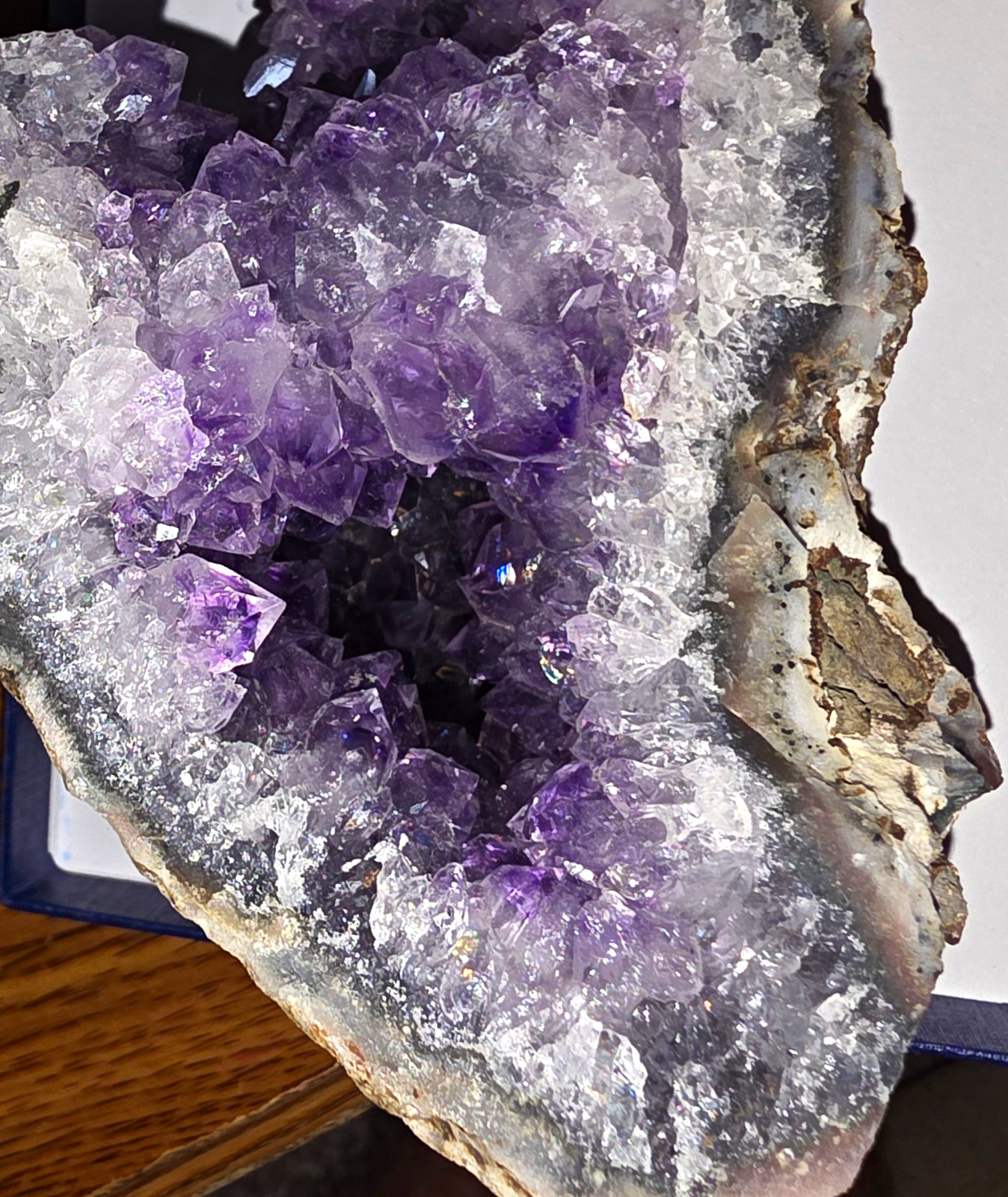 Brazilian Amethyst Geode 1lb 5.7oz Brazilian Amethyst Geode 1lb 5.7oz