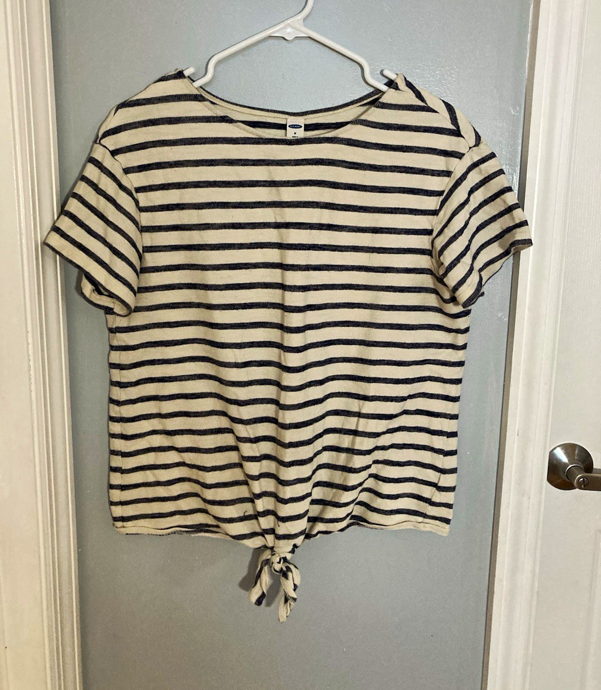 Old Navy Women’s Striped Tie-Front Short Sleeve Round Neck Knit Tee M Old Navy Women’s Striped Tie-Front Short Sleeve Round Neck Knit Tee M