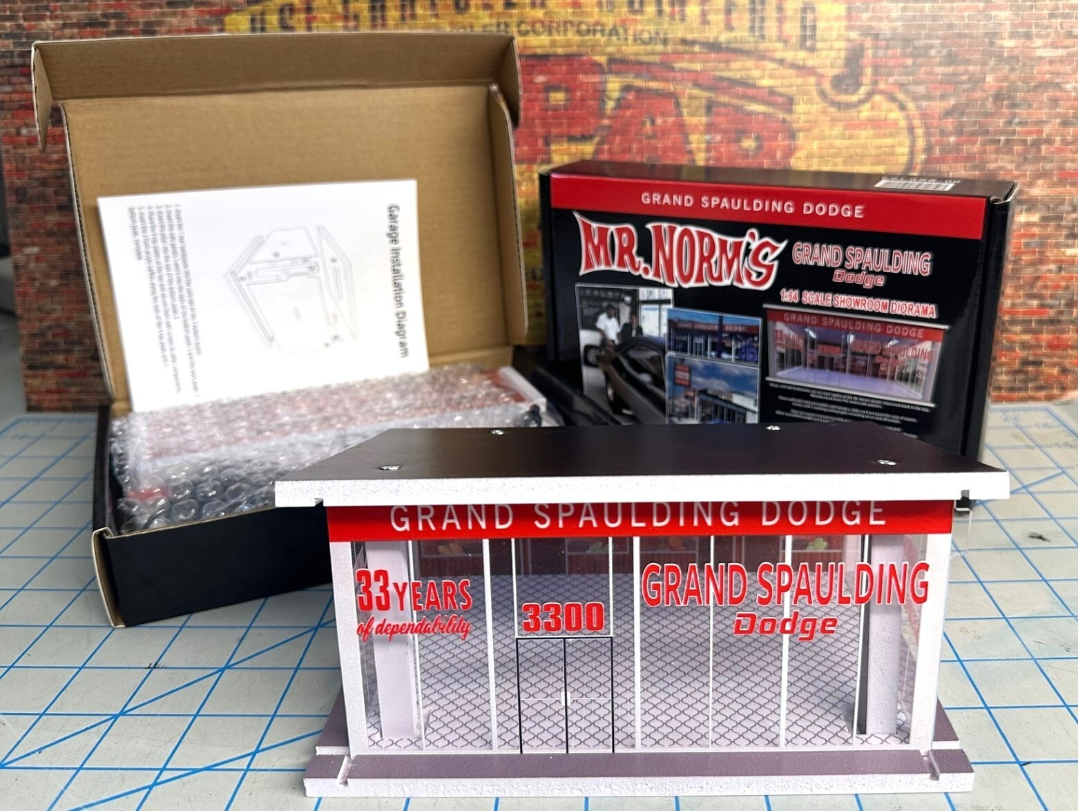 1/64 SCALE, MR. NORMS GRAND SPAULDING DODGE SHOWROOM DIORAMA FREE US SHIPPING