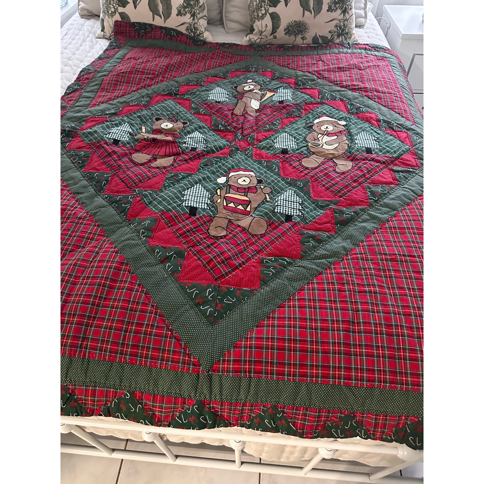 Vintage C&F Enterprises Beary Christmas Handmade Throw Teddy BearPatchwork Quilt