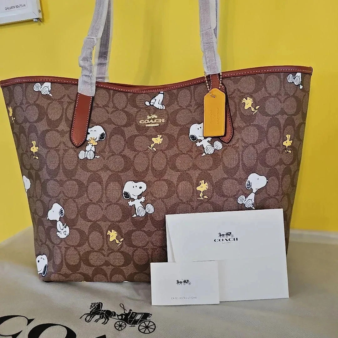 NWT COACH CF166 City Tote Bag Signature Coated Canvas Snoopy Print Outlet New