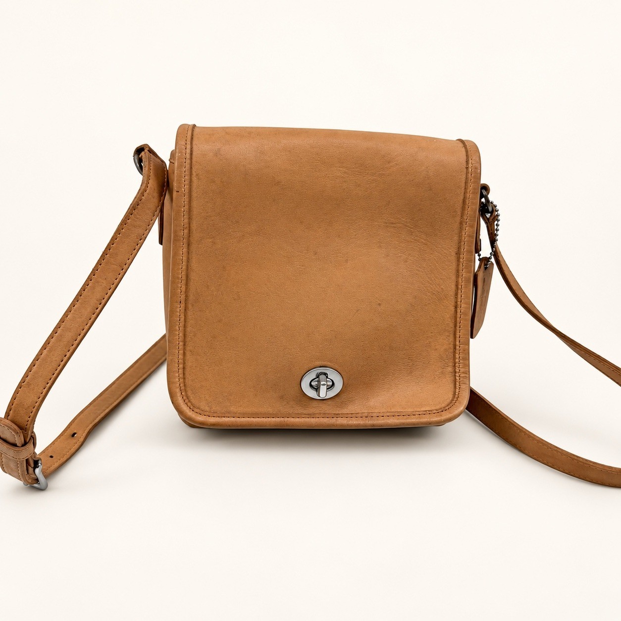 Vintage Coach 9076 Companion Flap Camel Leather Crossbody Bag Turnlock Old Money