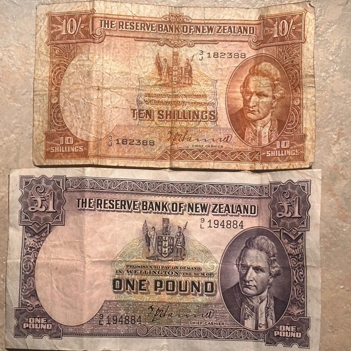 Reserve Bank of New Zealand Banknotes Lot (2): $1 One Pound & 10 Shillings