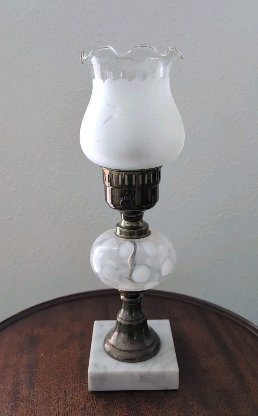 Vintage Fenton White Opalescent Coin Dot Boudoir Lamp Very PRETTY🤍 13\