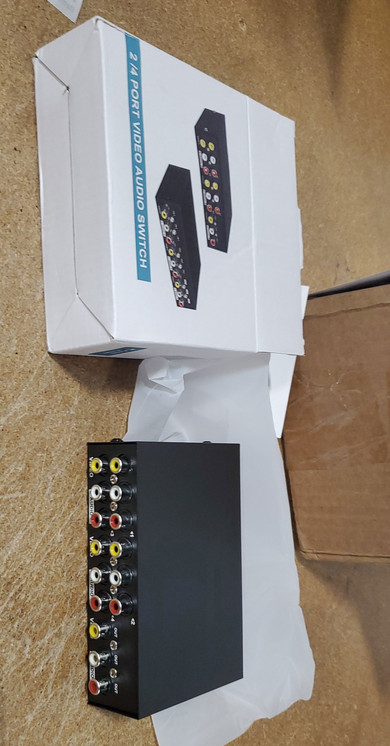 MT-VIKI 4-way RCA switcher 4-Port AV Selector Box Composite Video Audio switch