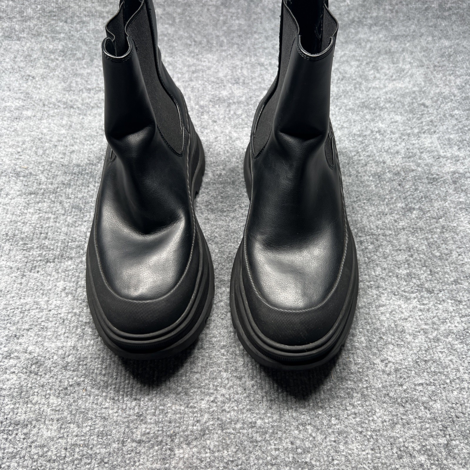 Zara Classic Black Leather Thick Rubber Sole Side Gore Chelsea Boots EU 42 US 11 Zara Classic Black Leather Thick Rubber Sole Side Gore Chelsea Boots EU 42 US 11