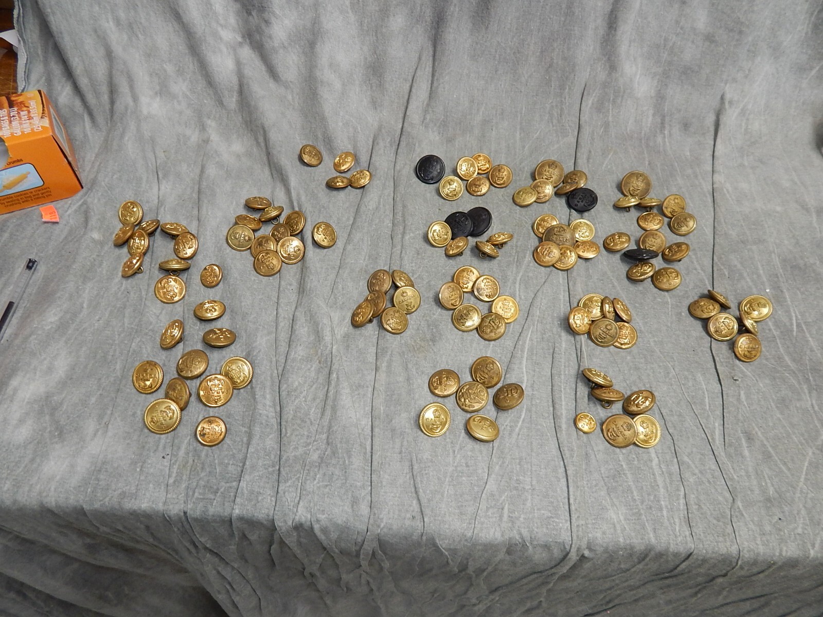 106 WWII era & Other (some older?) Canadian (Canada) Navy uniform buttons 106 WWII era & Other (some older?) Canadian (Canada) Navy uniform buttons