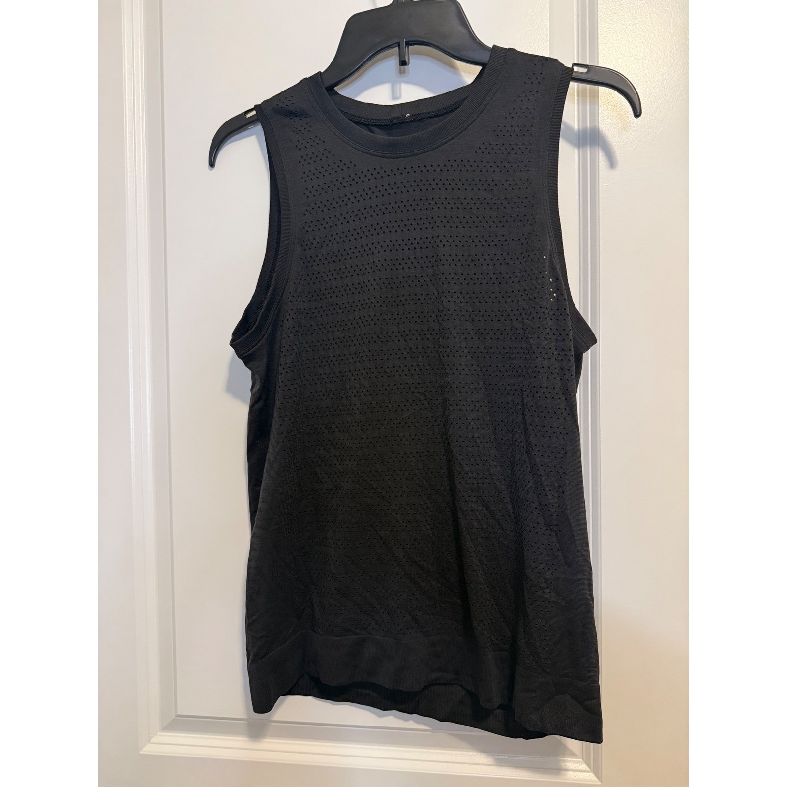 Lululemon Breeze Through Tank Top Women Black Excellent Perforated Activewear