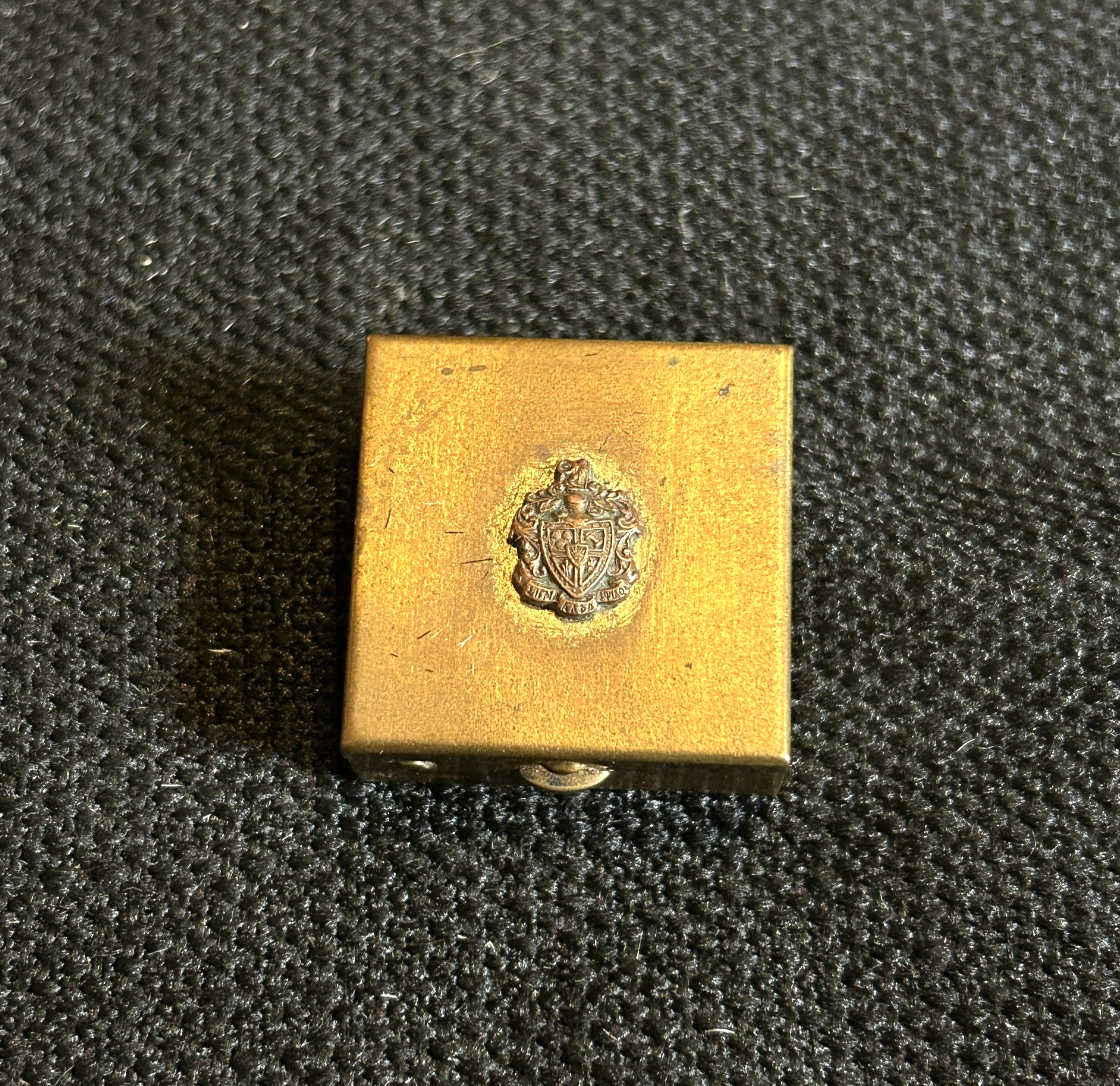 VINTAGE Sigma Alpha Epsilon fraternity small metal crest pin box SAE - OLD