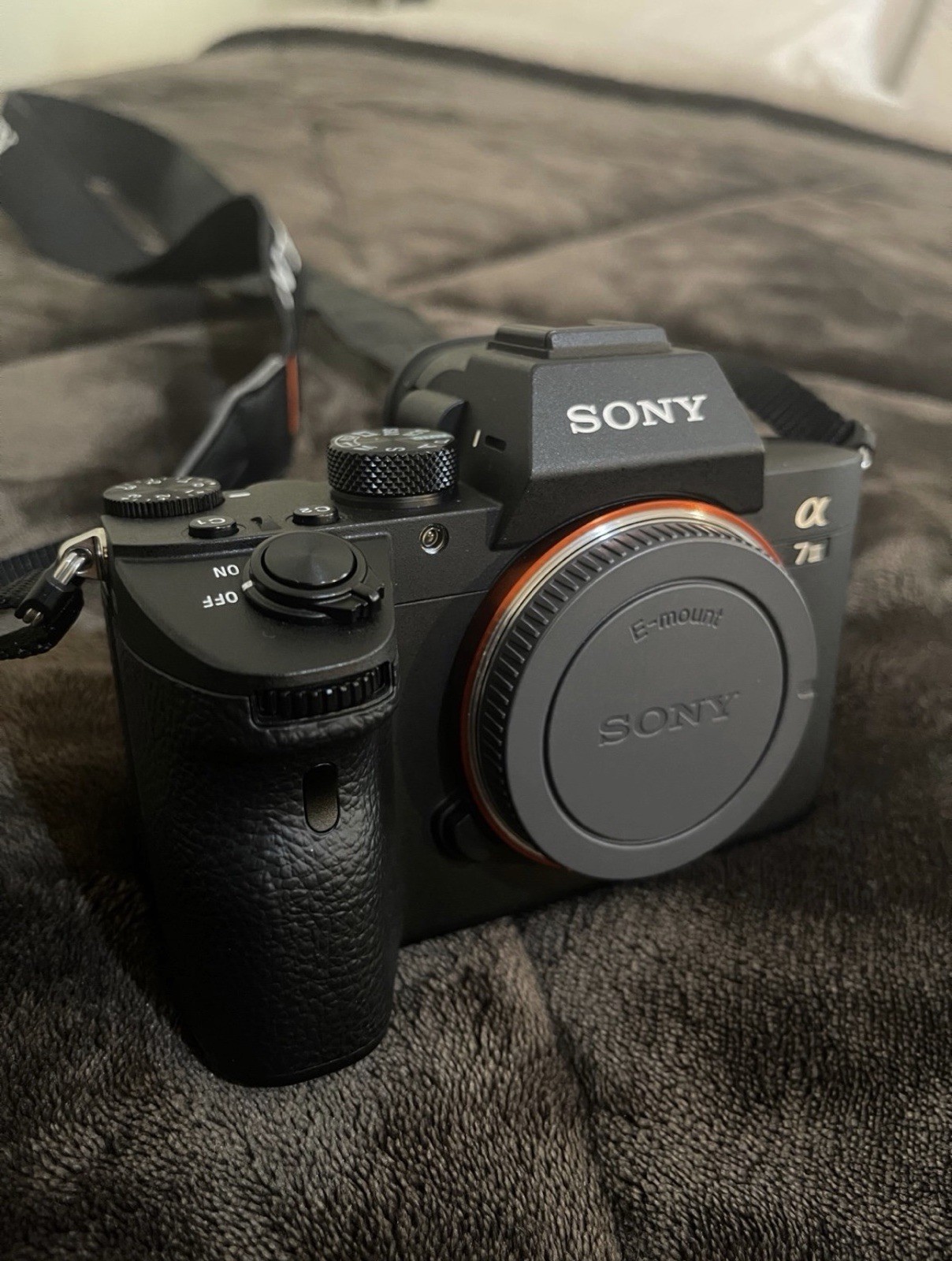 Sony Alpha a7 III Mirrorless Digital Camera 4k 24MP Two Lenses