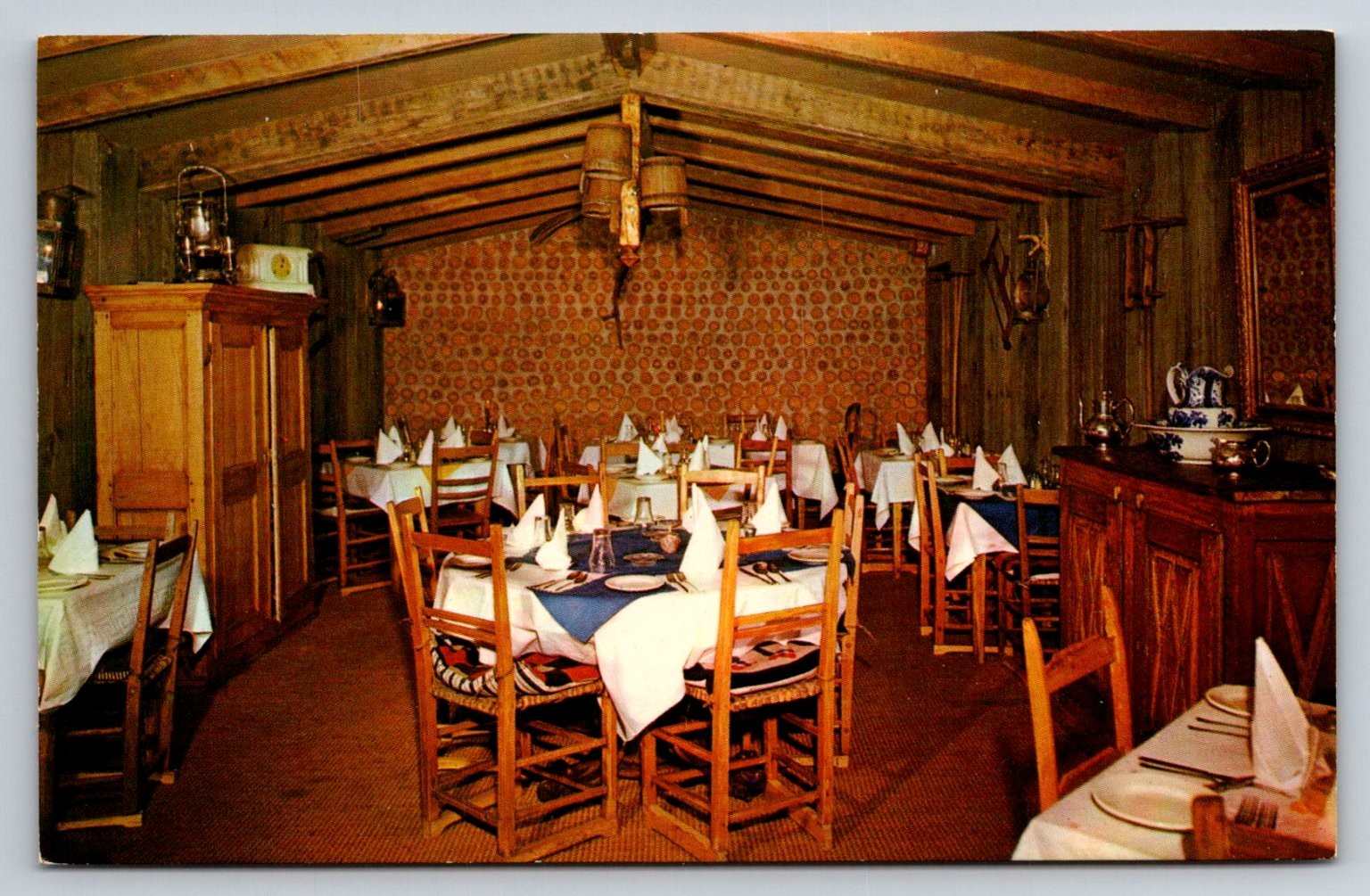 Vintage CHEZ LES FILLES DU ROY Restaurant Montreal Quebec Postcard UNIC