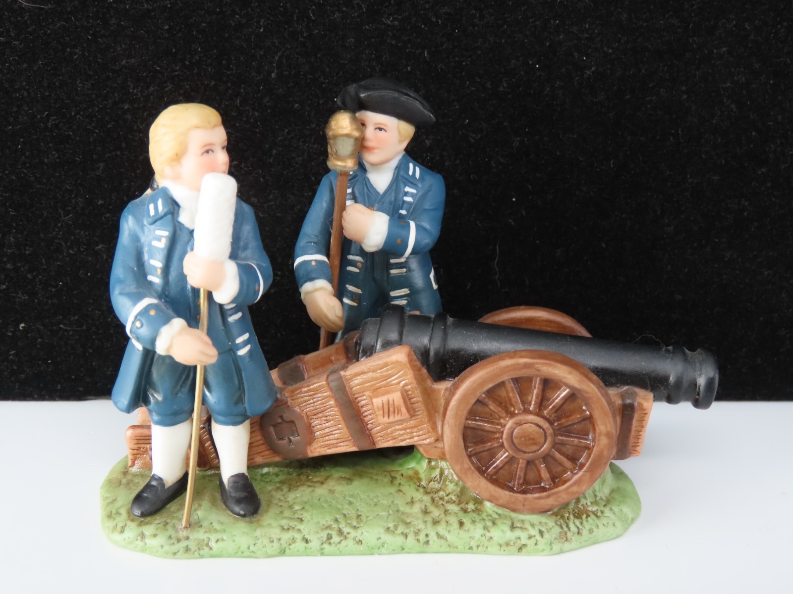 1998 Lefton Williamsburg Collection Revolutionary War Figures with Canon #11710