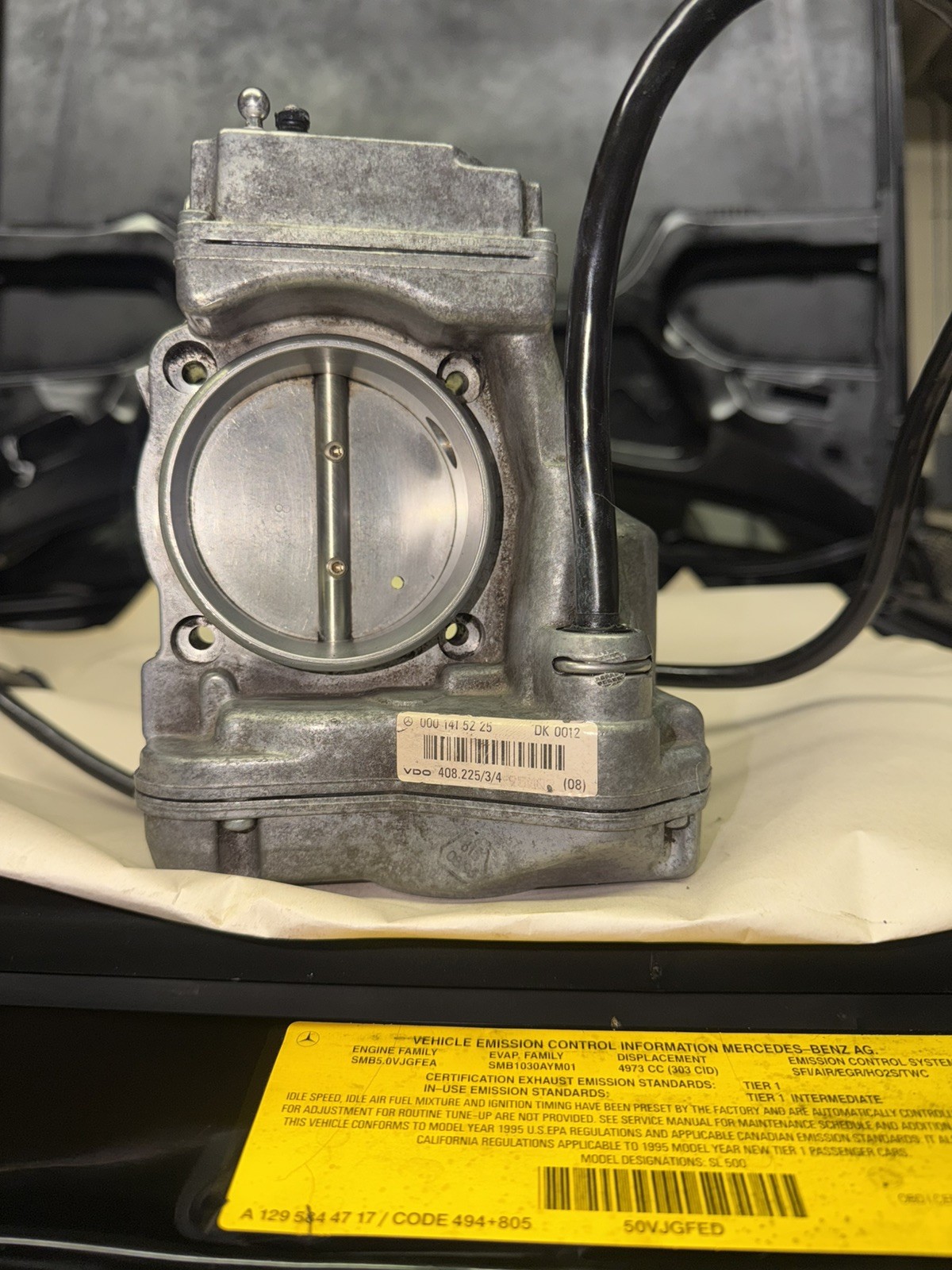 1993 1994 1995 Mercedes SL500 S500 R129 Throttle Body 0001415225 -