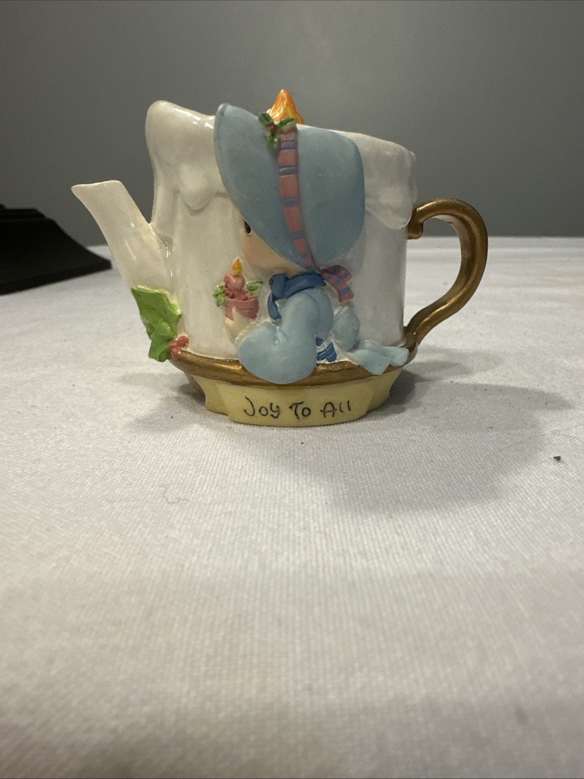 Vtg 1998 Miniature Precious Moments by Enesco Mini Teapot Collection Joy To All. Vtg 1998 Miniature Precious Moments by Enesco Mini Teapot Collection Joy To All.