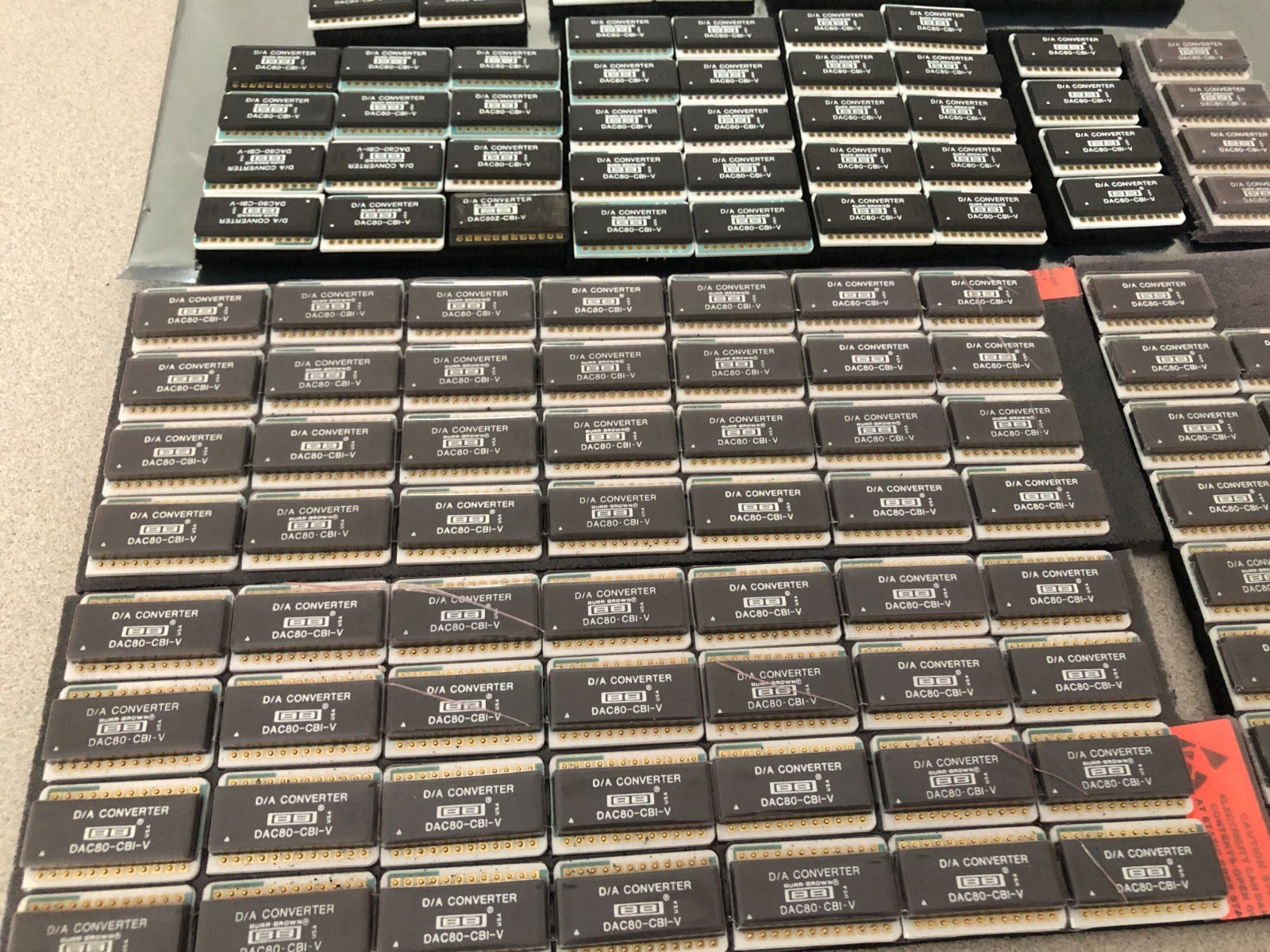BURR- Brown DAC80-CBI-V D/A Converter 24 Pin New Old Stock (NOS). Lot of 147 Pcs BURR- Brown DAC80-CBI-V D/A Converter 24 Pin New Old Stock (NOS). Lot of 147 Pcs