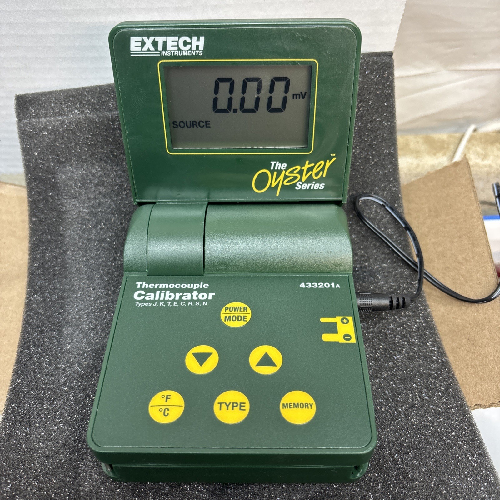 Extech The Oyster Series Current & Voltage Calibrator/Meter , 412355A