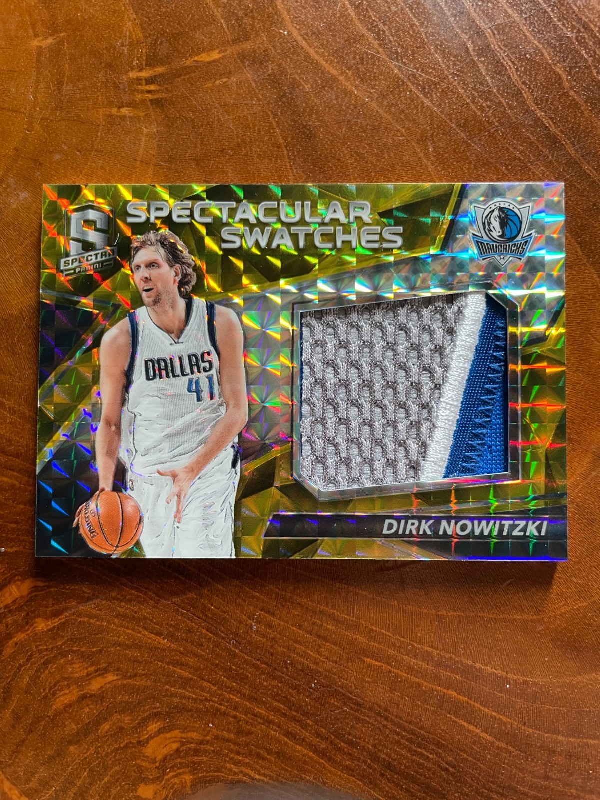 2016-17 Panini Spectra Dirk Nowitzki Spectacular Swatches GOLD #’d/10 Game Worn 2016-17 Panini Spectra Dirk Nowitzki Spectacular Swatches GOLD #’d/10 Game Worn