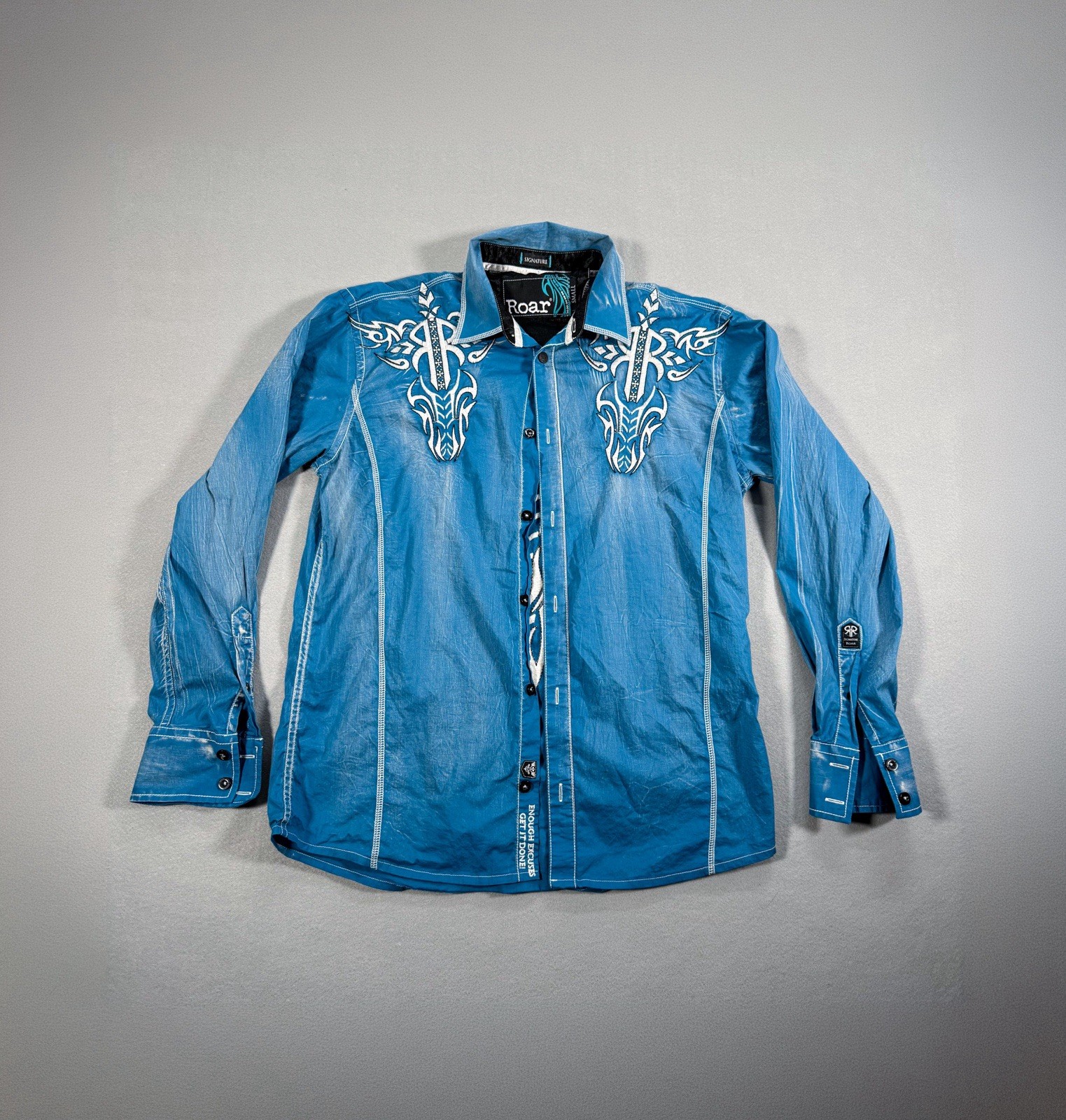 Roar Signature Blue Embroidered Button Up Shirt S Roar Signature Blue Embroidered Button Up Shirt S