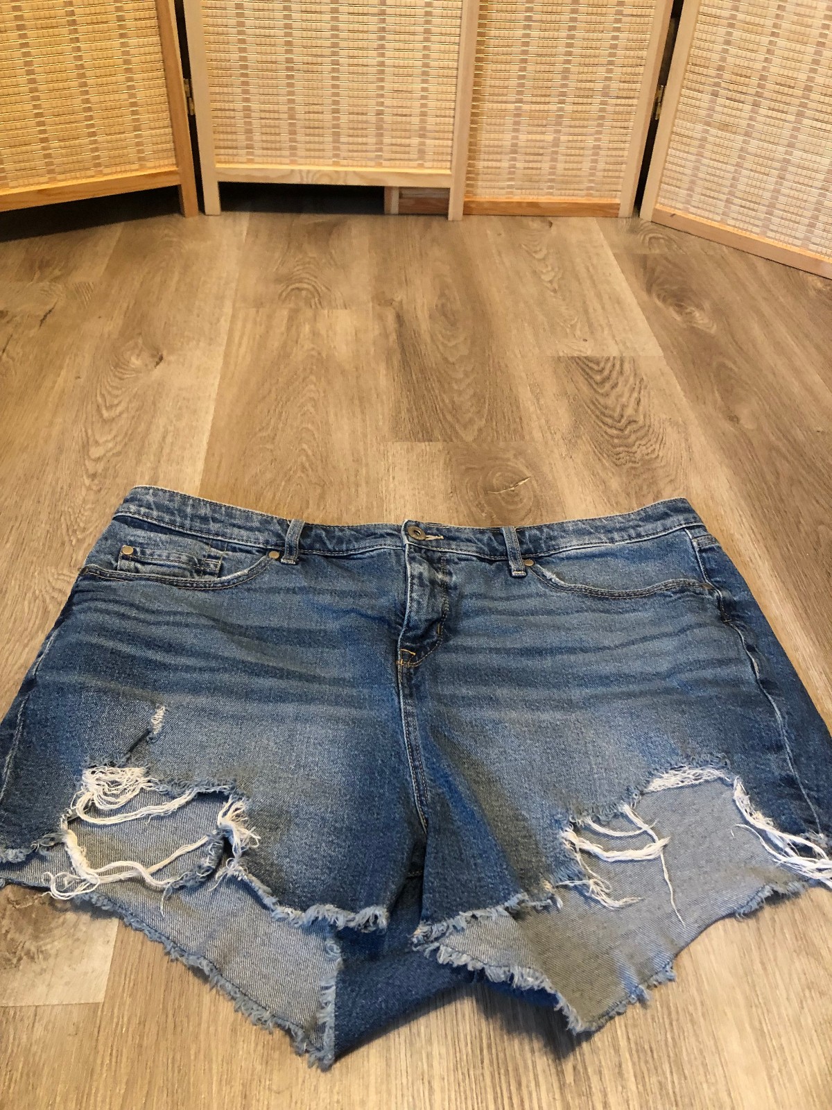 Torrid Womens Distressed Denim Shorts Size 20 Cut Off Hem Dark Wash (Q3)