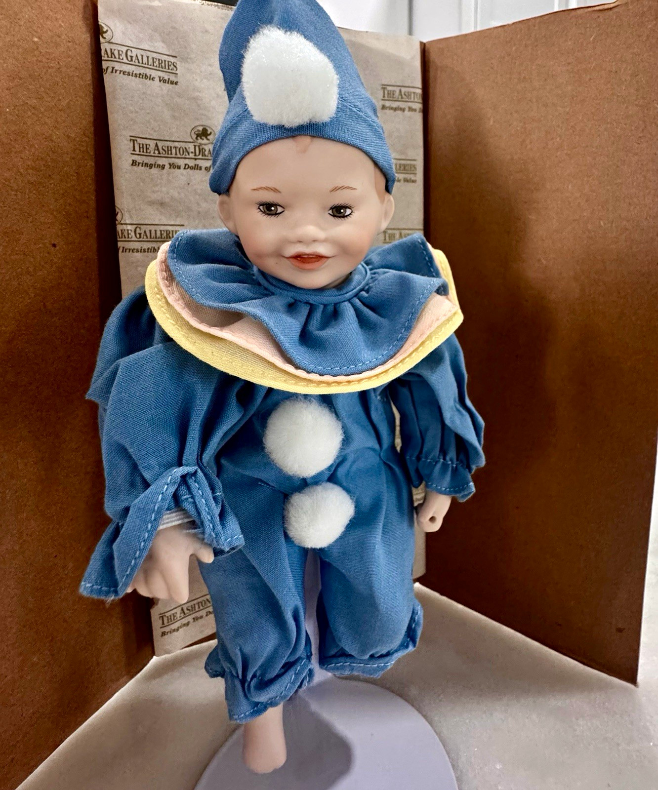 Vintage Ashton-Drake Jason #92033 Porcelain Mini Doll Yolanda Bello Box & Stand