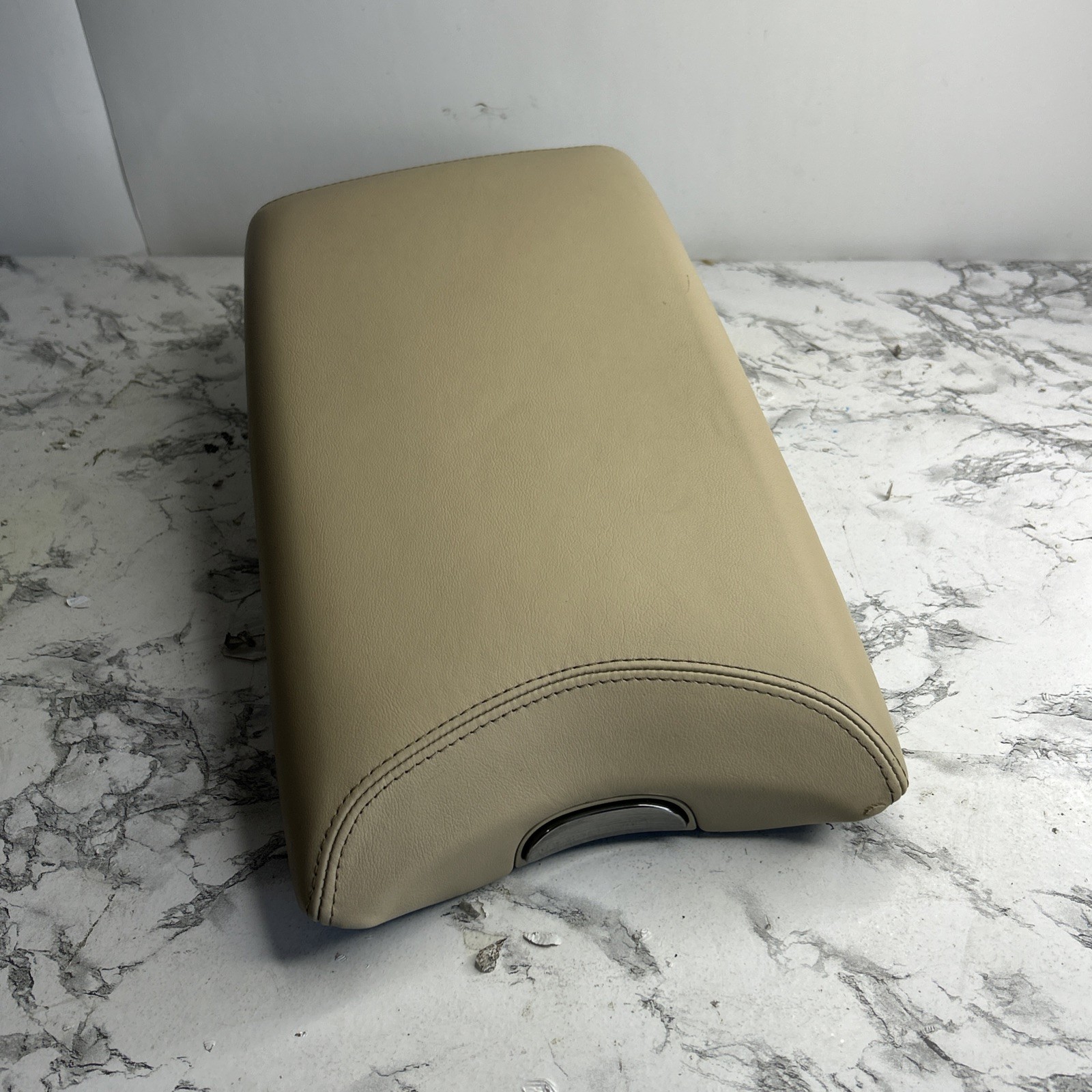2007-2009 Lexus LS460 OEM Beige/Tan Center Console Arm Rest Genuine Leather 2007-2009 Lexus LS460 OEM Beige/Tan Center Console Arm Rest Genuine Leather