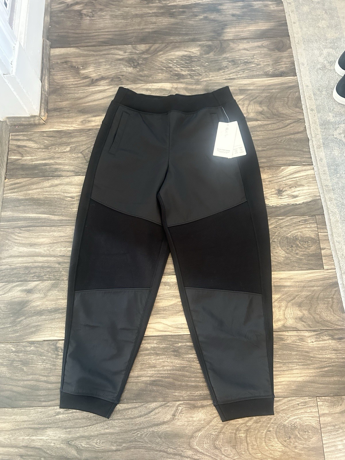 New Athleta Get Set Hybrid Joggers Workout Pants Water Repellent Medium 553