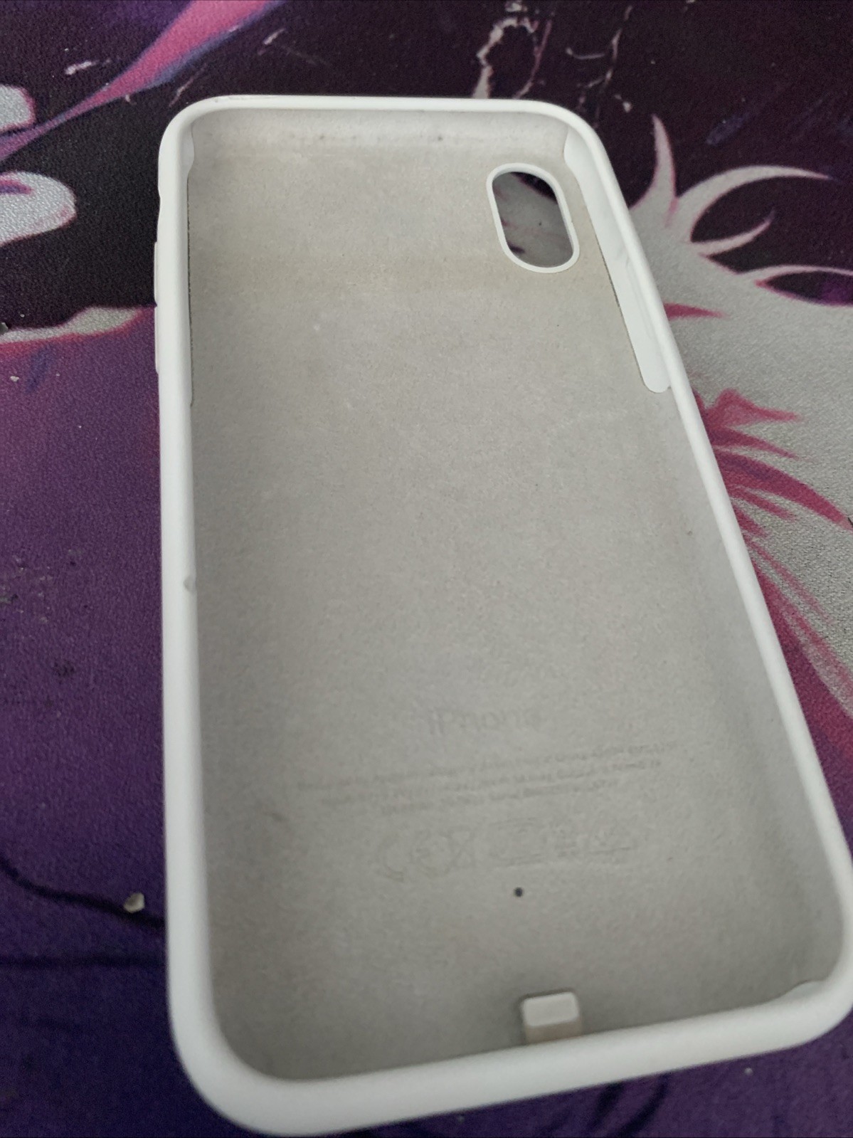 USED Original White Apple Smart Battery Case for iPhone XS Barely Used WORKS USED Original White Apple Smart Battery Case for iPhone XS Barely Used WORKS