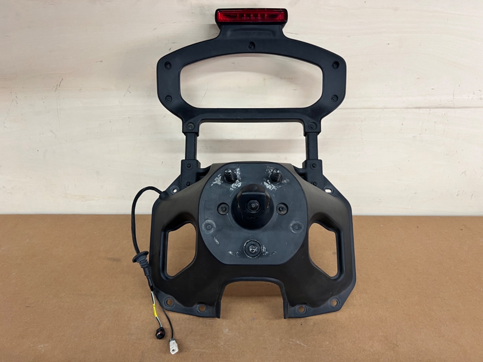 OEM 2018–2026 Jeep Wrangler Spare Tire Carrier Mount LED W/ CAMERA 68474051AD OEM 2018–2026 Jeep Wrangler Spare Tire Carrier Mount LED W/ CAMERA 68474051AD