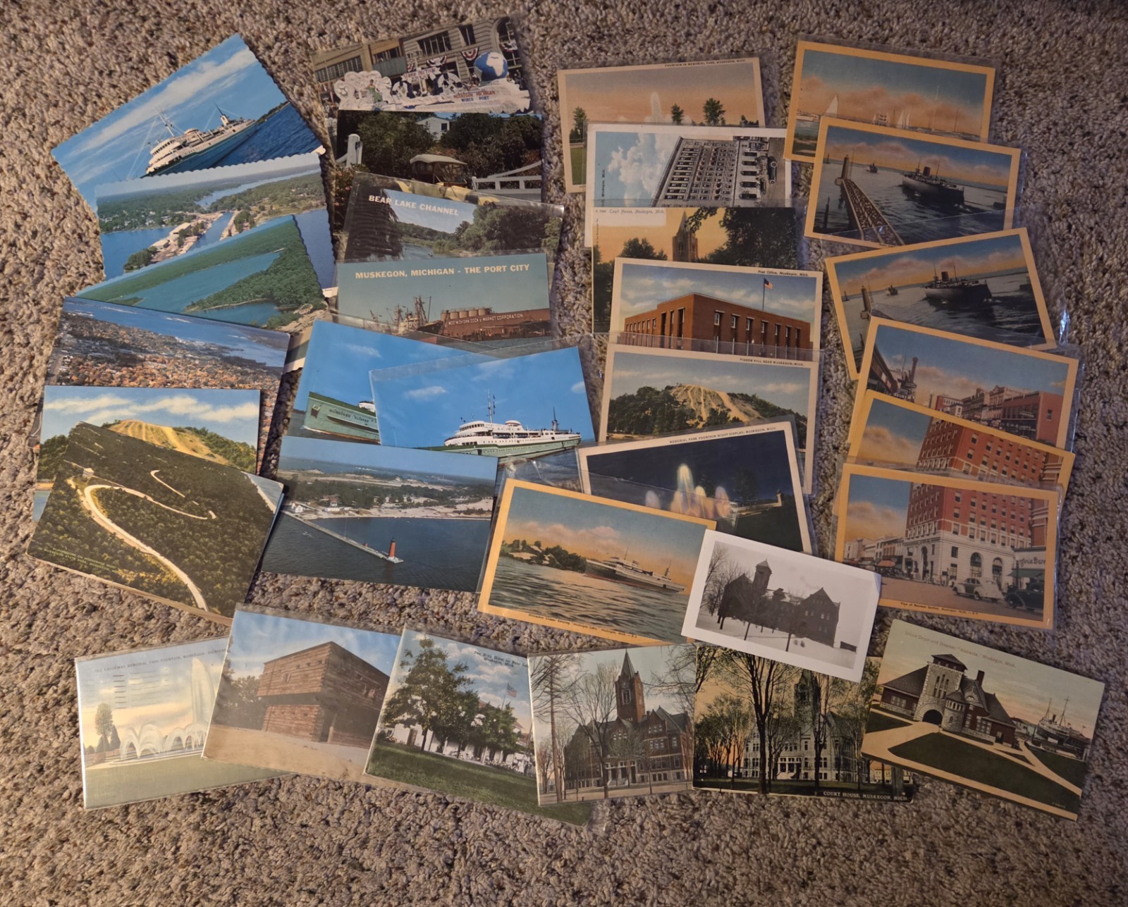 Lot Of Over 30 Vintage Postcards From Muskegon, Mi. (Ben Frankin 1 cent stamps) Lot Of Over 30 Vintage Postcards From Muskegon, Mi. (Ben Frankin 1 cent stamps)