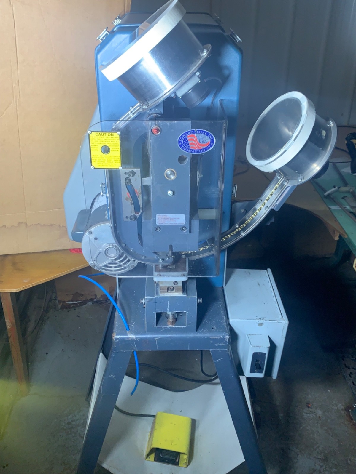 EDWARD SEGAL Grommet Machine 2KGW-E - USED Working - Takes #2 Grommets