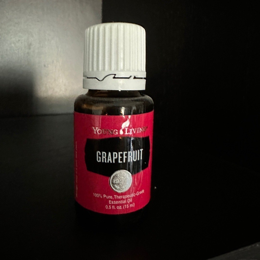 Young Living Grapefruit Essential Oil 15ml Fresh Citrus Wellness Aromatherapy Young Living Grapefruit Essential Oil 15ml Fresh Citrus Wellness Aromatherapy