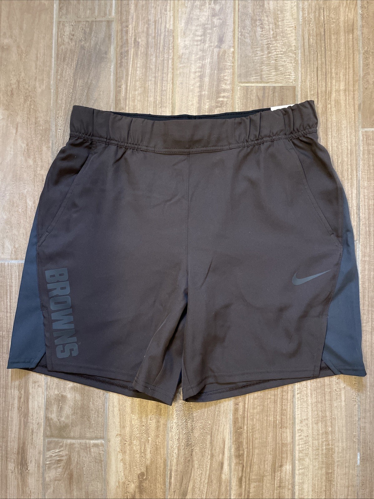 Nike Cleveland Browns Men’s Woven Victory Dri-fit Shorts Size Medium NWT Nike Cleveland Browns Men’s Woven Victory Dri-fit Shorts Size Medium NWT