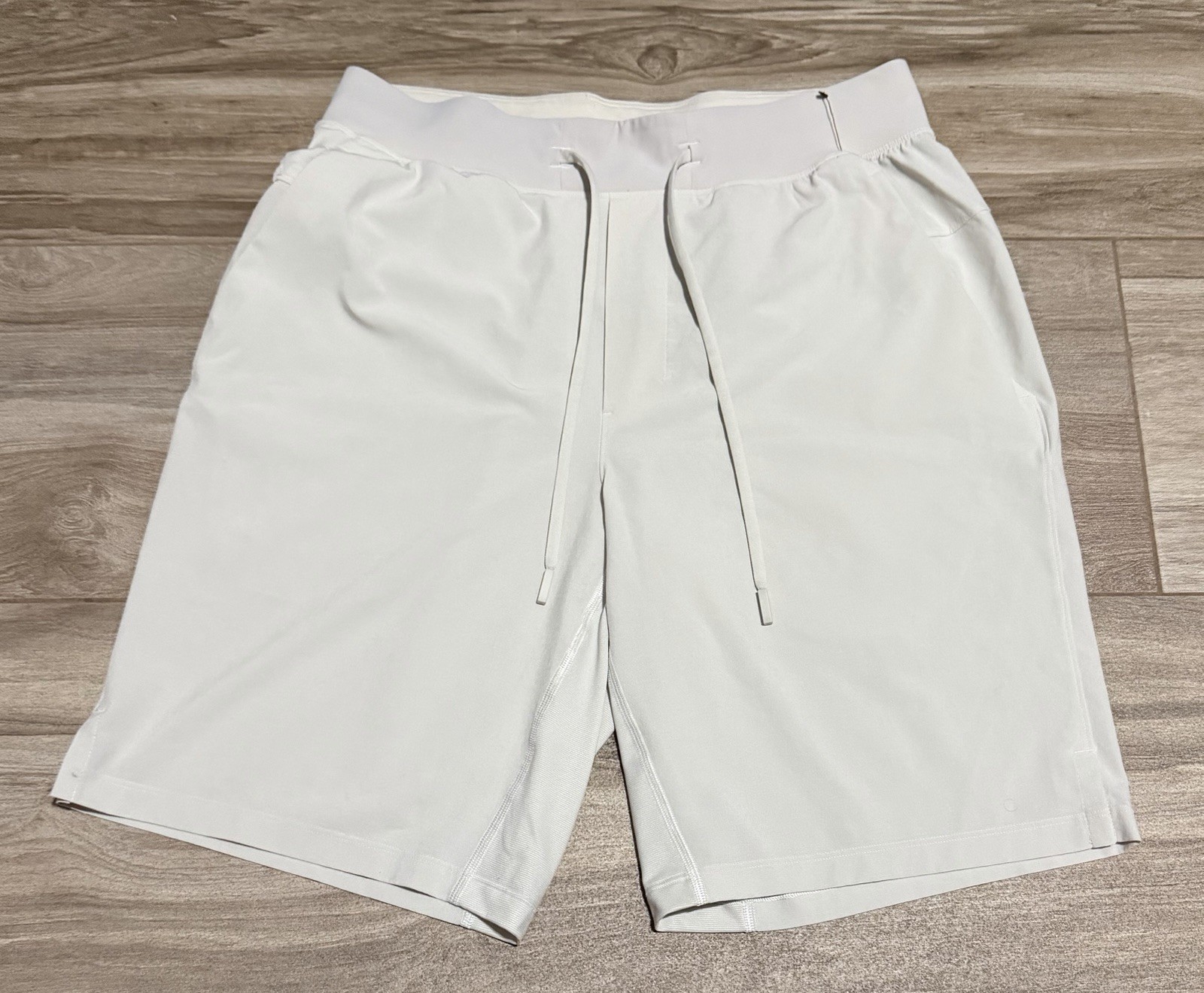 Size M - Lululemon T.H.E. Short 9\ Size M - Lululemon T.H.E. Short 9\