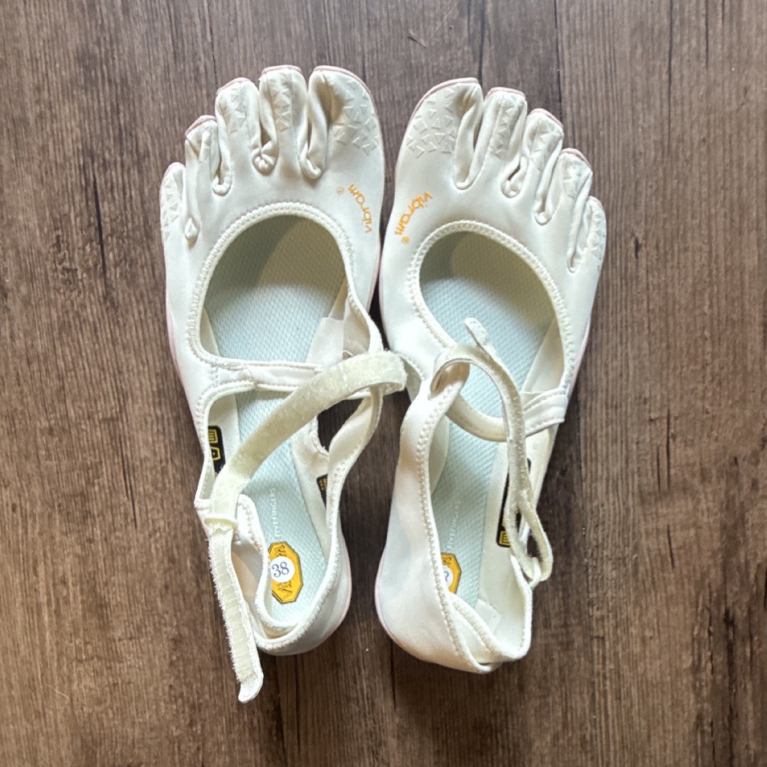REPLICA Vibram FiveFingers Women’s White Low Top Athletic Sneaker  Size 7