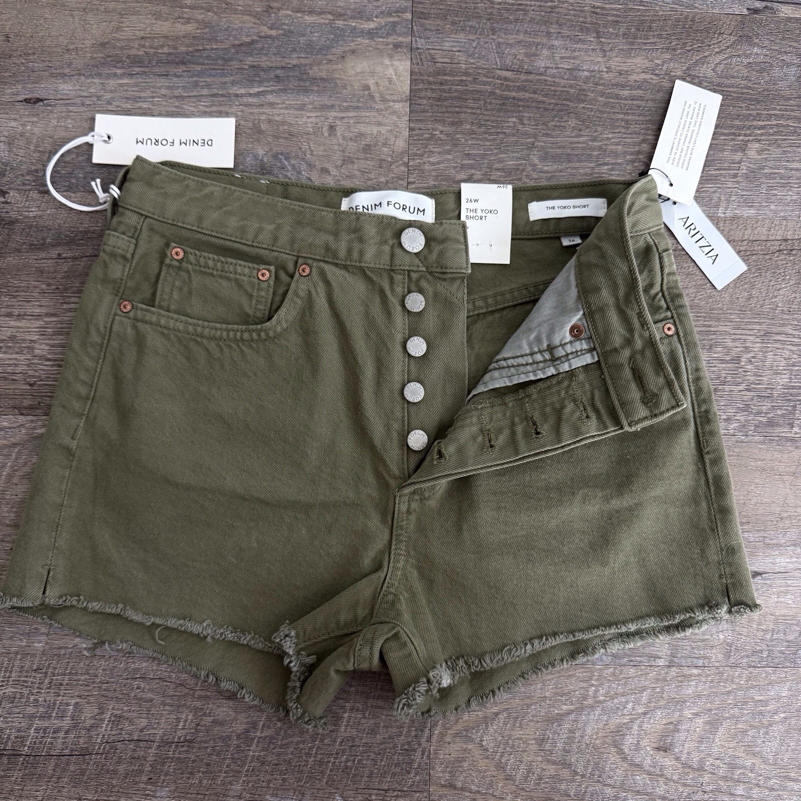 Aritzia Denim Forum Women’s Yoko Shorts Size 26 Olive Green NWT Aritzia Denim Forum Women’s Yoko Shorts Size 26 Olive Green NWT