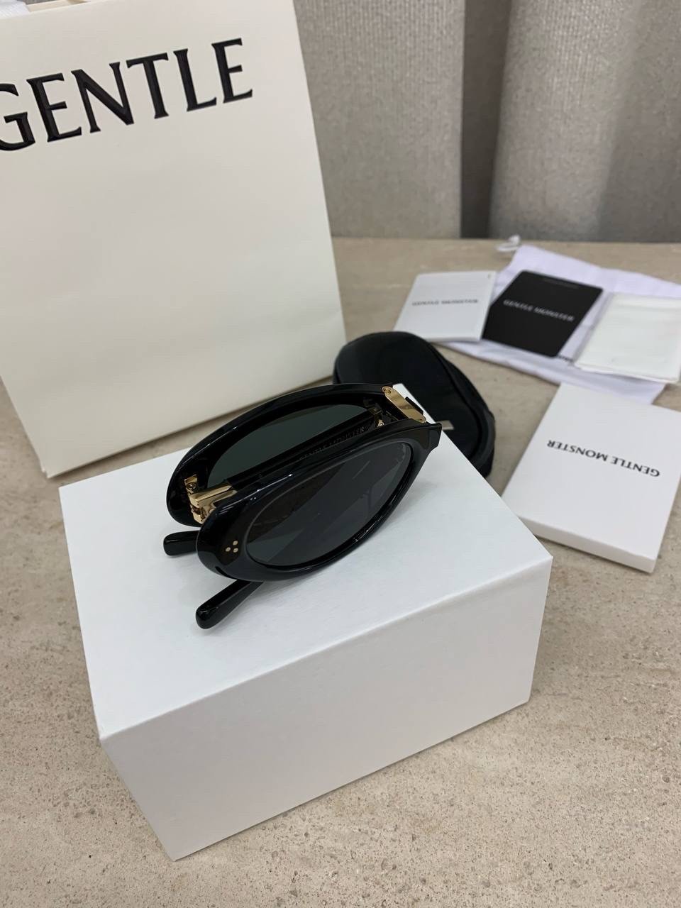 Gentle Monster Black Oval Cat Eye Sunglasses Gold Hardware Fashion Eyewear Gentle Monster Black Oval Cat Eye Sunglasses Gold Hardware Fashion Eyewear