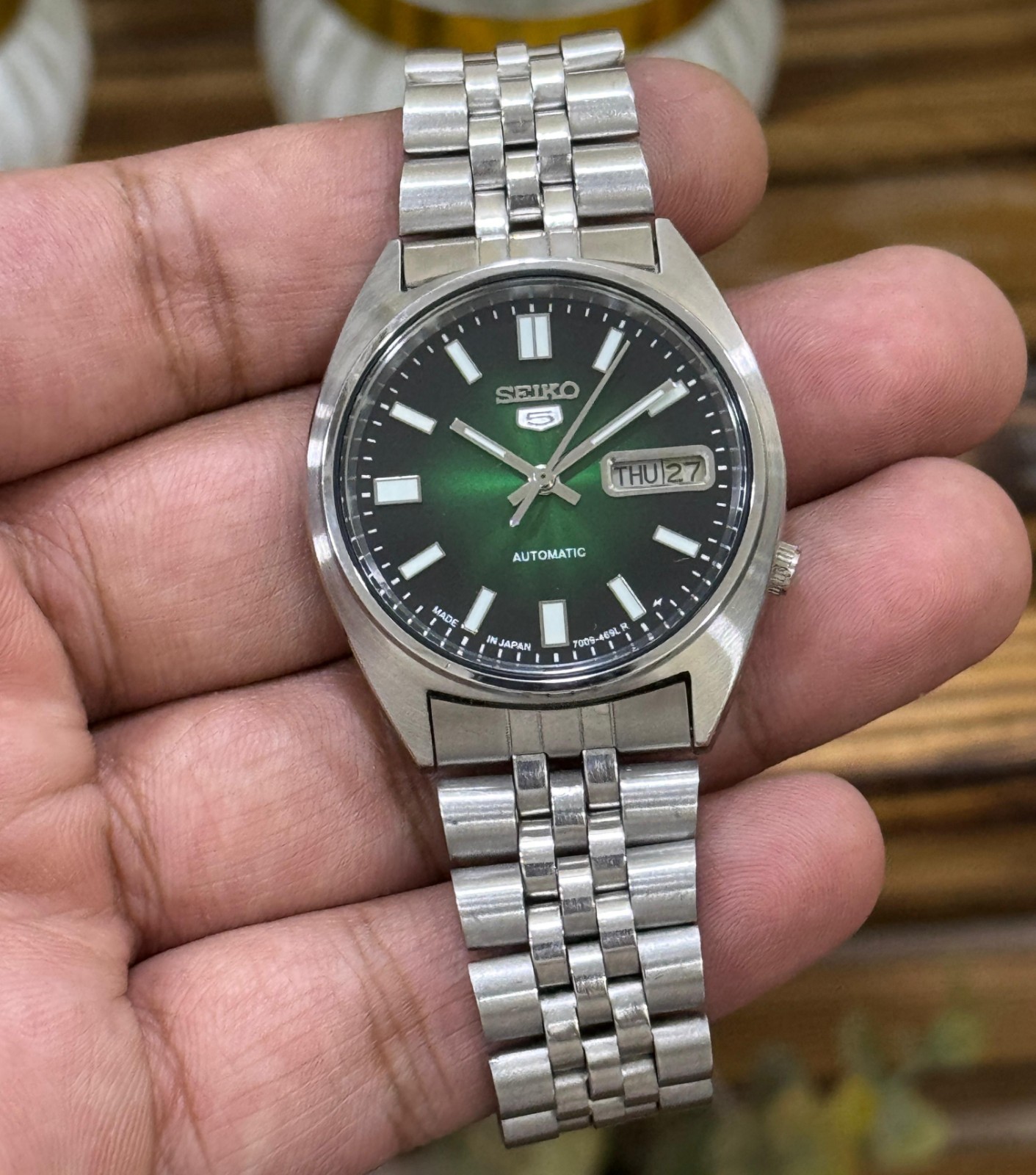 Vintage Seiko 5 Automatic 7009 Green Wrist Watch For Men\'s Day Date Japan Vintage Seiko 5 Automatic 7009 Green Wrist Watch For Men\'s Day Date Japan