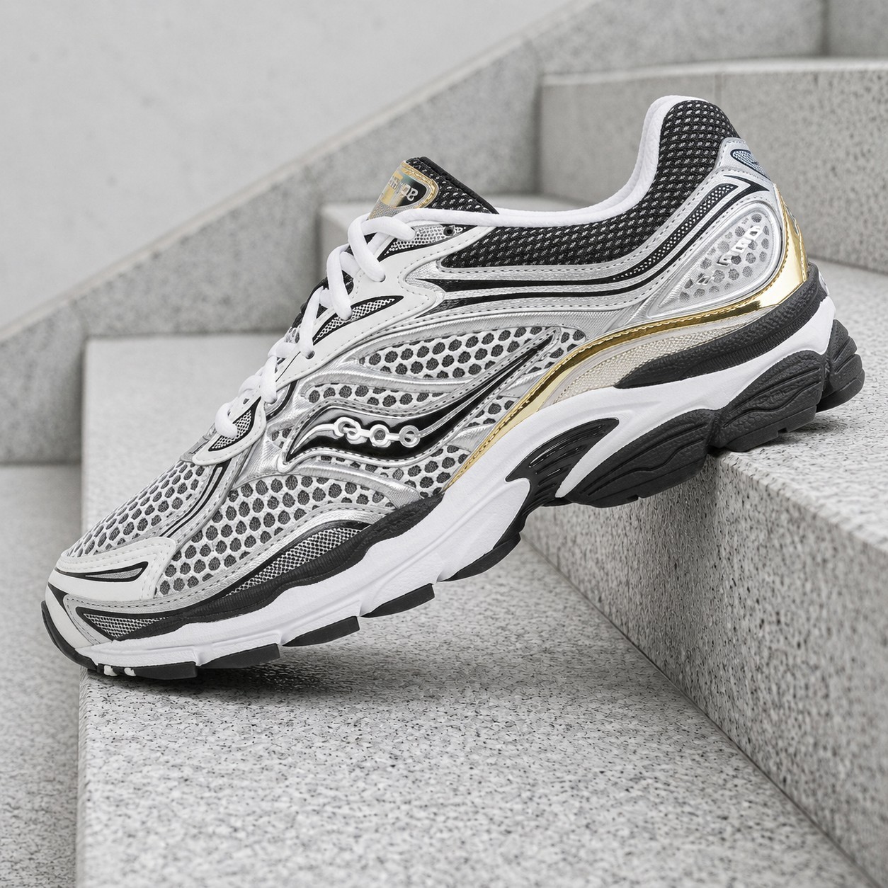 Saucony ProGrid Omni 9 Silver Gold S70739-9 Mens Sneakers New Saucony ProGrid Omni 9 Silver Gold S70739-9 Mens Sneakers New