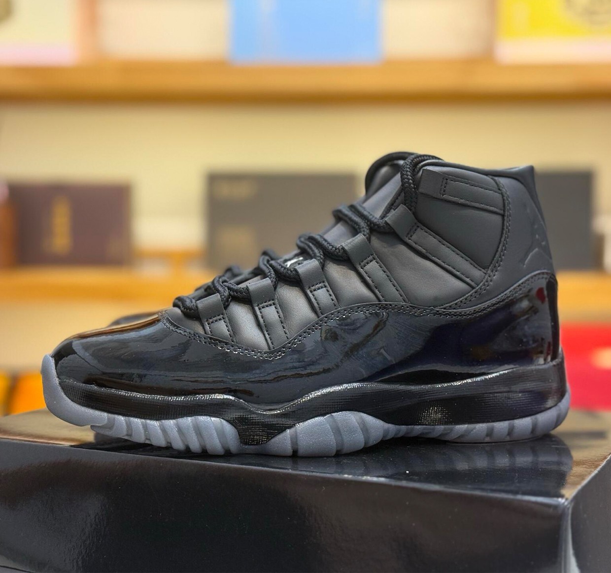 Men's Comme des Garçons x Air Jordan 11 Retro 'Black' {IV7639-001} 🖤